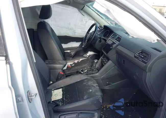 3VV2B7AX0KM051653: 44018043