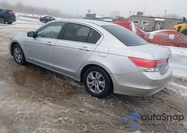 1HGCP2F67BA096126: 44018873