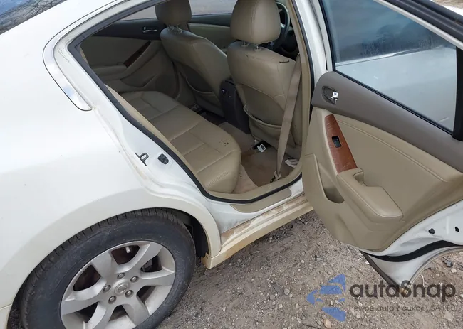 1N4AL21E88N407019: 44018507