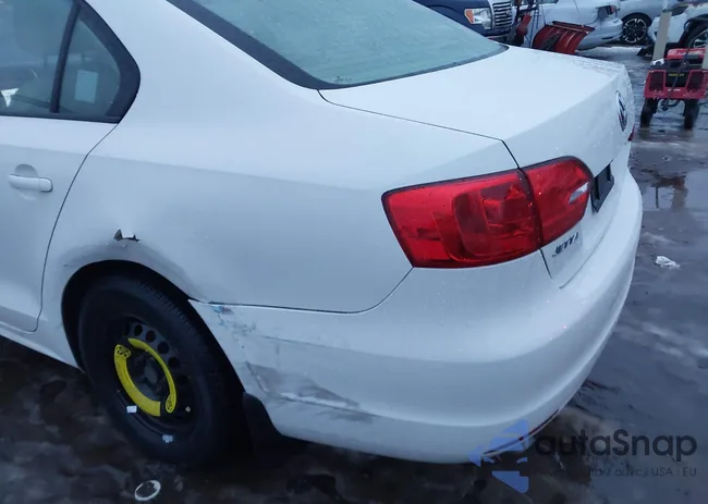 3VWD17AJ9EM219118: 44018625