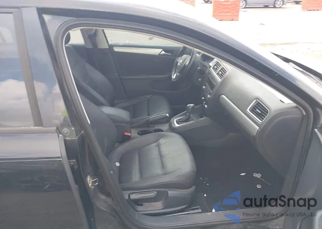 3VWLL7AJ6CM388595: 44019688