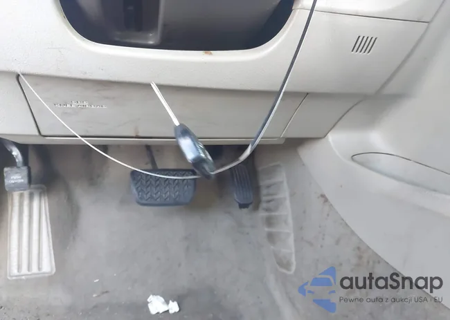 4T1BF3EK8BU743810: 44019982