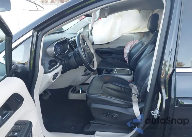 2C4RC1GG0LR284893: 44019335