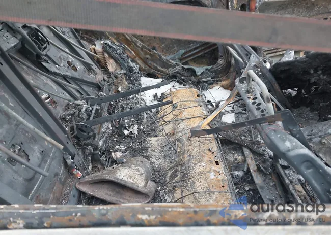 WDDHH8JB9EA825973: 44019351