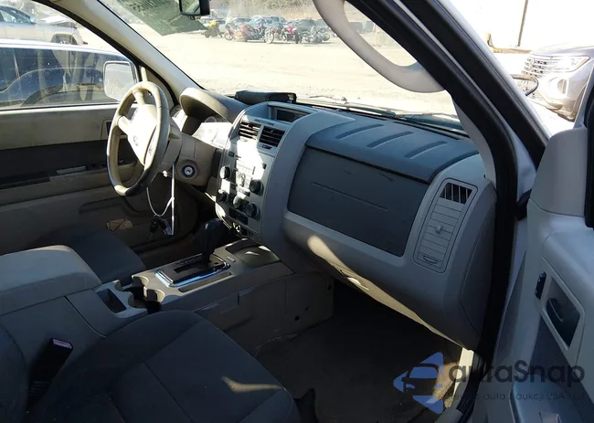 1FMCU93729KB27540: 44020655