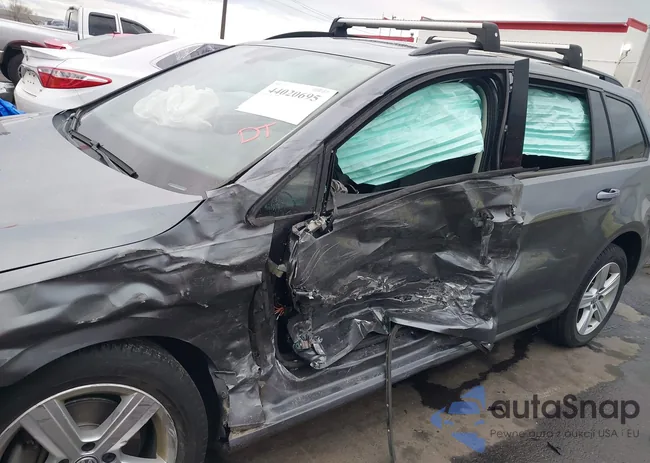 3VWD17AU7JM752380: 44020695