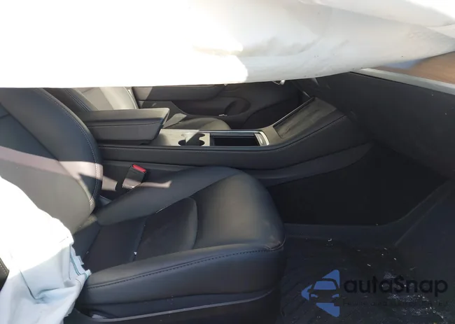 5YJ3E1EA6PF678754: 44021047