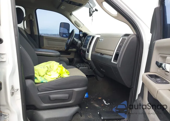 3C6UD5DLXCG100945: 44020559