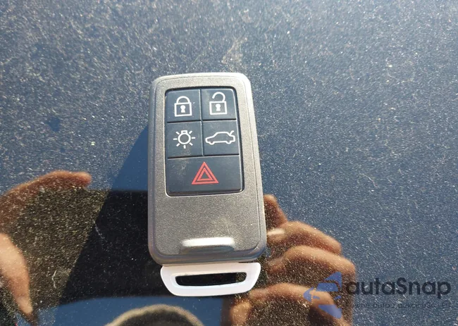 YV440MWK6J2056996: 44021904