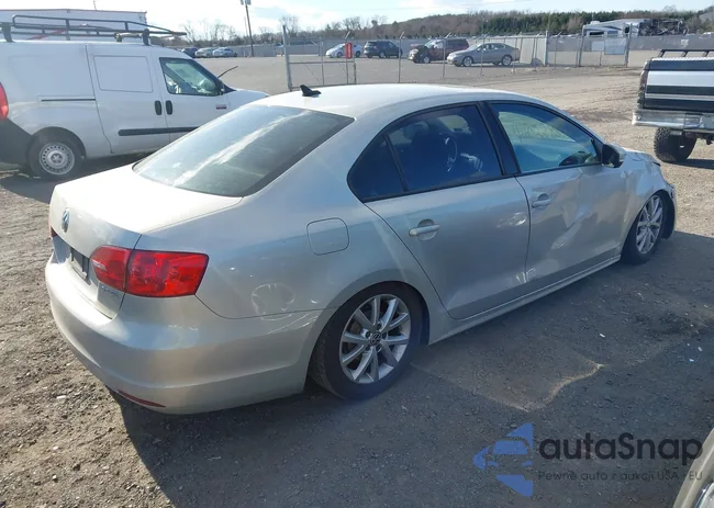 3VWDX7AJXBM314815: 44022883