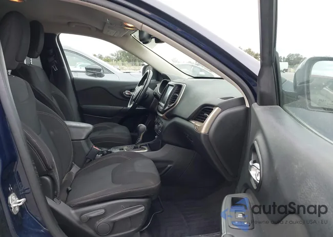 1C4PJLCB4GW184702: 44023045