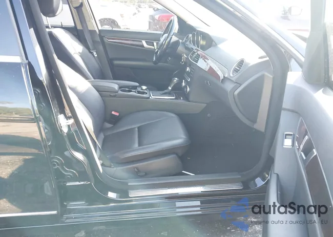 WDDGF8AB4DG144584: 44022373