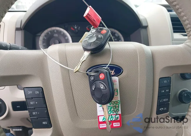 1FMCU03G69KC67330: 44023694