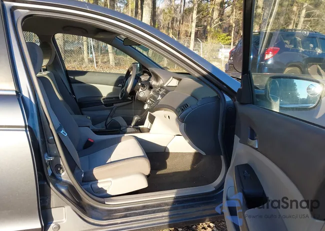 1HGCP2F33AA065895: 44024677