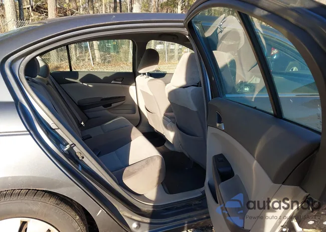 1HGCP2F33AA065895: 44024677