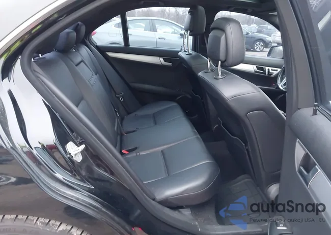 WDDGF8AB5DA879528: 44024753