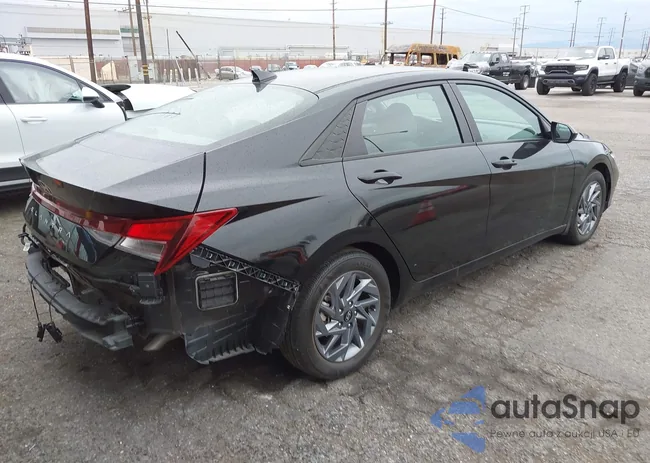 KMHLM4DGXRU753634: 44024818