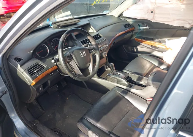 1HGCP2F86BA103892: 44024878