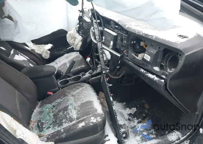 2T1BURHE5JC112625: 44024933