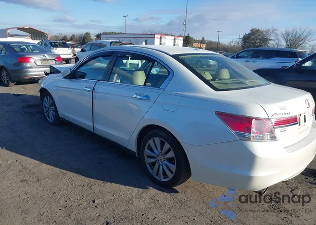 1HGCP3F8XBA009410: 44024964