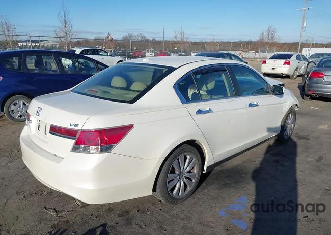 1HGCP3F8XBA009410: 44024964