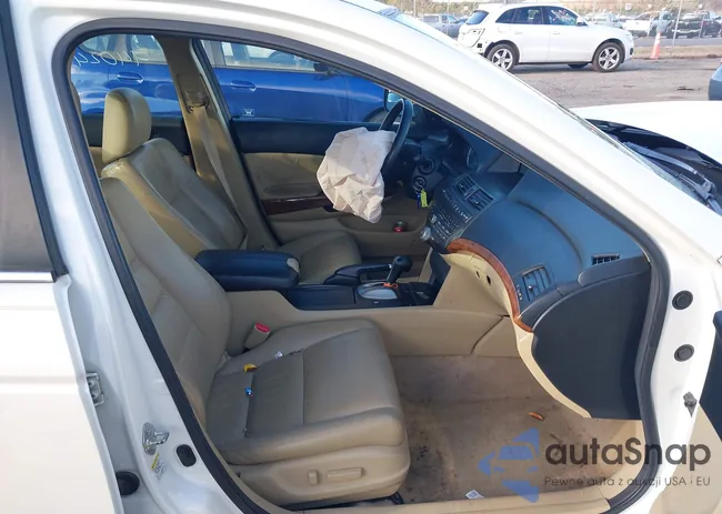 1HGCP3F8XBA009410: 44024964