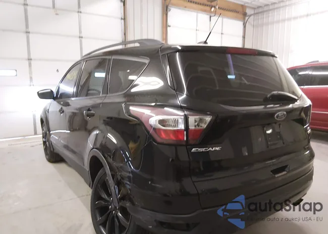 1FMCU9GD1HUC33562: 44025045