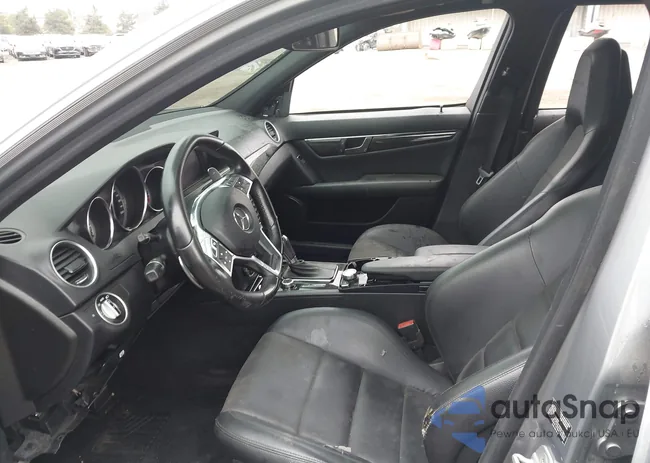 WDDGF7HB3CA627176: 44024362