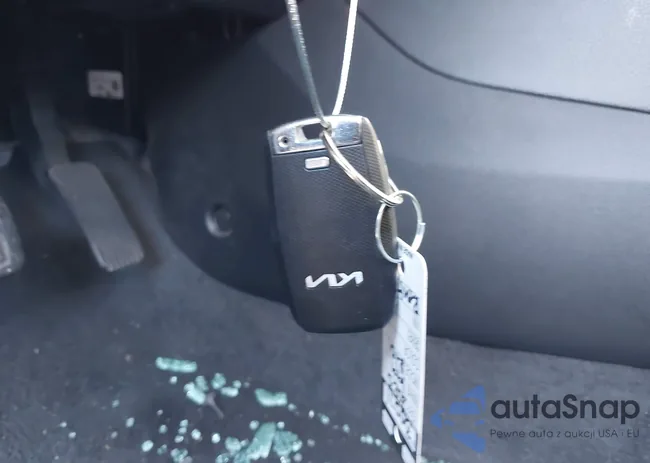 3KPA24AD0PE584604: 44024380