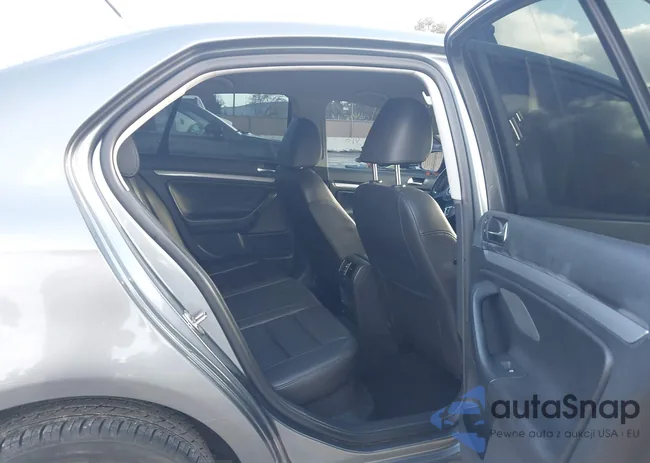 3VWAZ7AJ5AM126294: 44025563