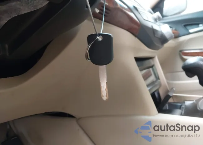 1HGCP2F70BA027142: 44025632