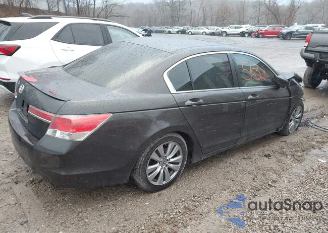 1HGCP2F70BA027142: 44025632