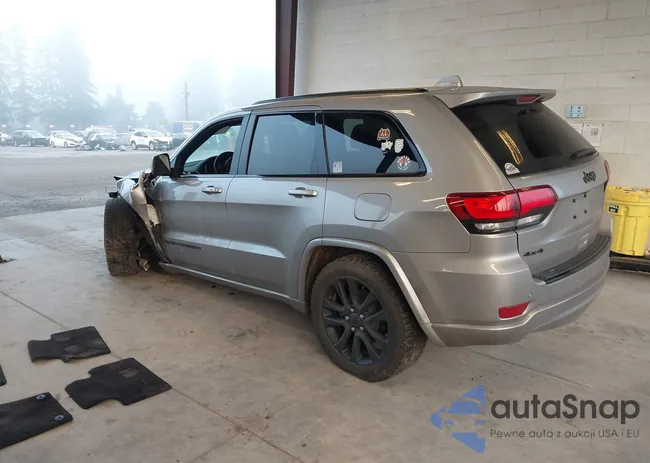 1C4RJFAG8JC390185: 44026831