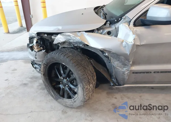 1C4RJFAG8JC390185: 44026831