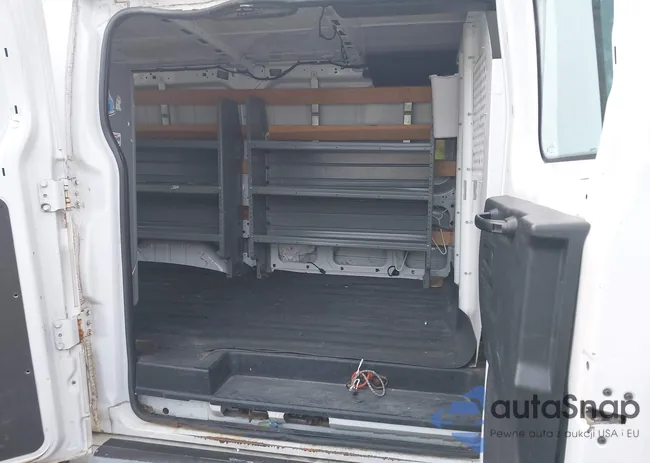 1FTNR1ZM8FKA34305: 44027682