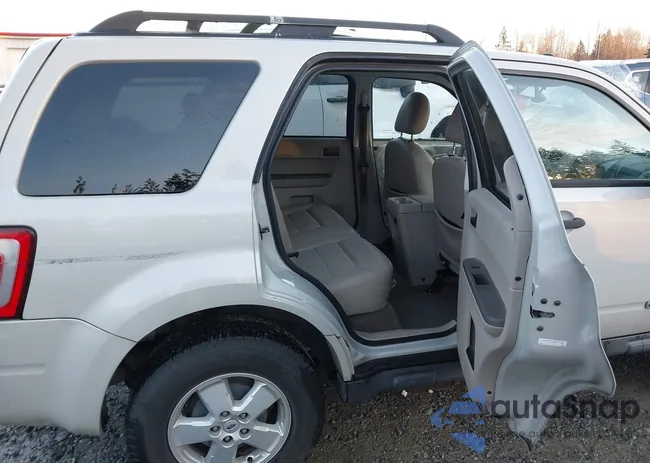 1FMCU93108KC32586: 44027426