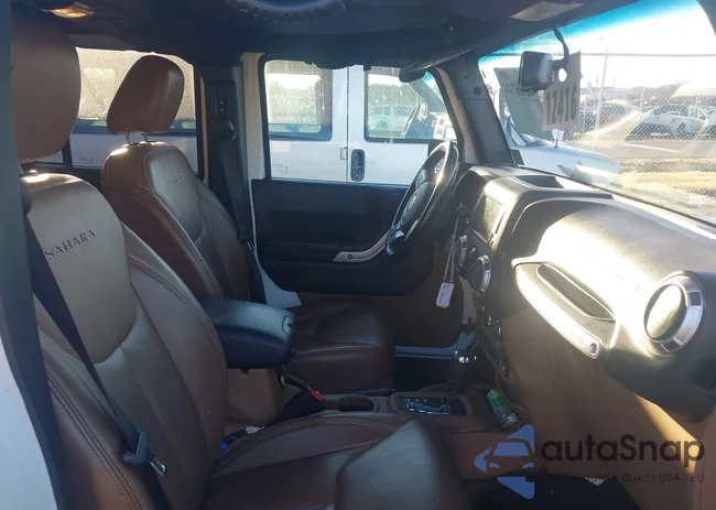 1C4HJWEG2JL800159: 44028744