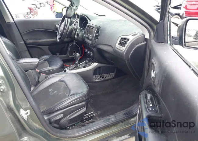 3C4NJDBB0JT113072: 44028957