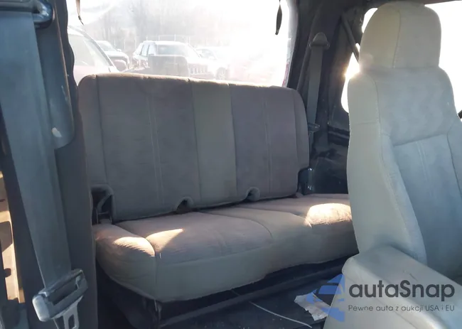 1J4FA49S44P751175: 44028295