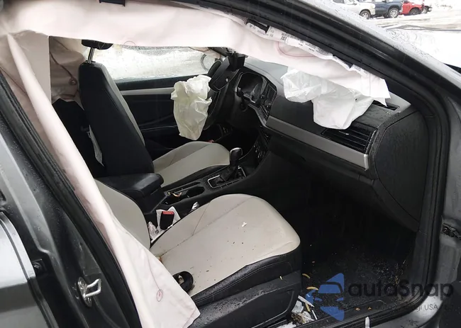 3VWC57BU9MM013174: 44029632