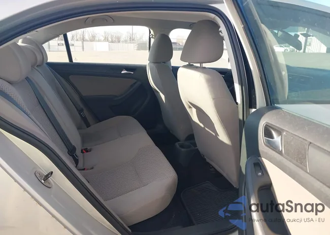 3VW2K7AJXBM330079: 44029537