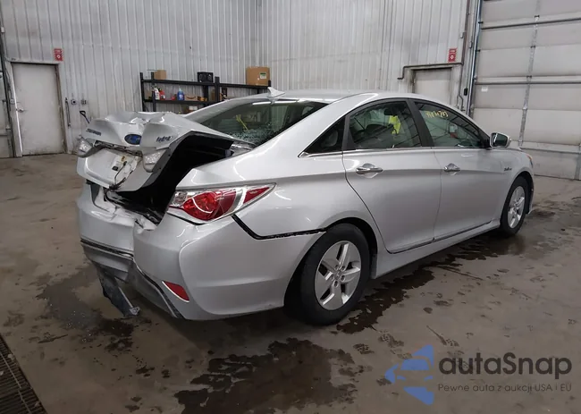 KMHEC4A42BA005182: 44030703