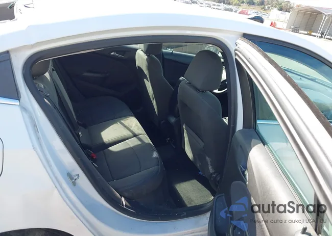 1G1BE5SM0J7123399: 44031829