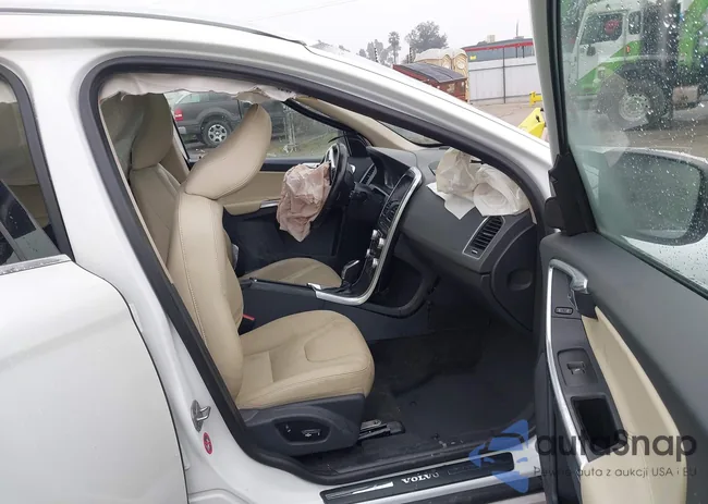 YV440MDMXG2891108: 44031576