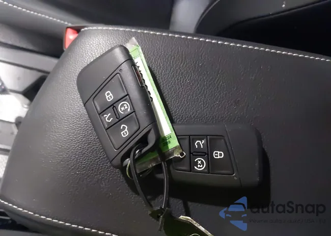 3VVMB7AX9RM115742: 44033165