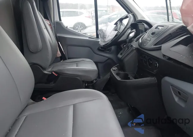 1FTYR1CM8JKB51252: 44032497