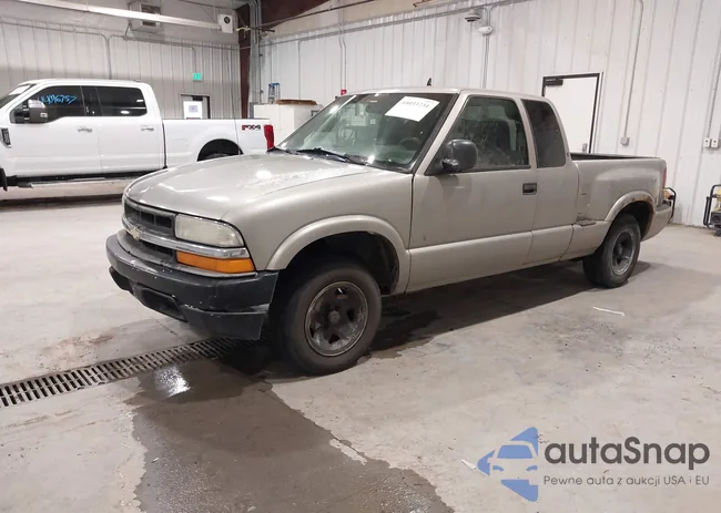 1GCCS1940W8215083: 44033731