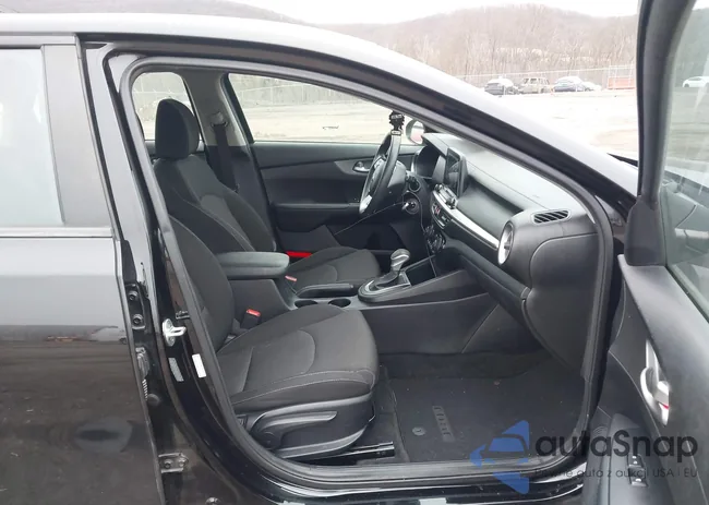 3KPF24AD4KE079941: 44033796