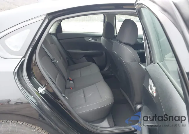 3KPF24AD4KE079941: 44033796