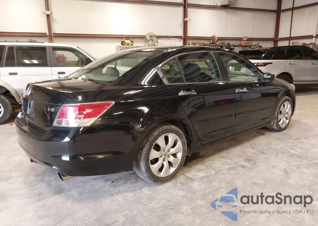 1HGCP36738A026808: 44034282